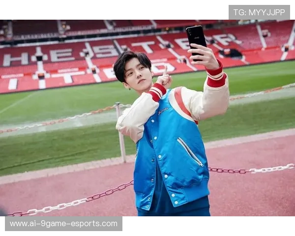 足球明星与时尚潮流的完美融合：从球场到红毯的穿搭之道